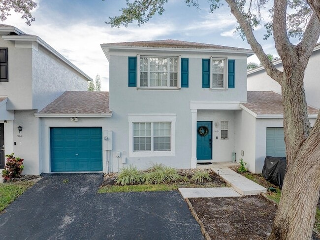 9681 Santa Rosa Dr in Tamarac, FL - Building Photo - Building Photo
