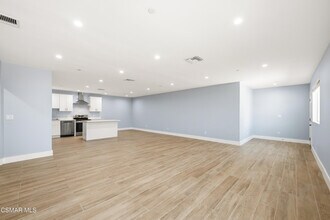 13100 Filmore St in Los Angeles, CA - Building Photo - Building Photo