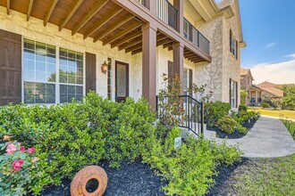 7701 Crackling Creek Dr in Austin, TX - Building Photo - Building Photo