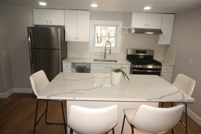 301 Concord Rd in Wayland, MA - Building Photo - Building Photo