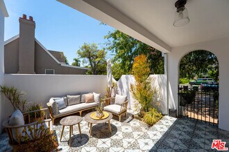 132 N Arden Blvd in Los Angeles, CA - Building Photo - Building Photo
