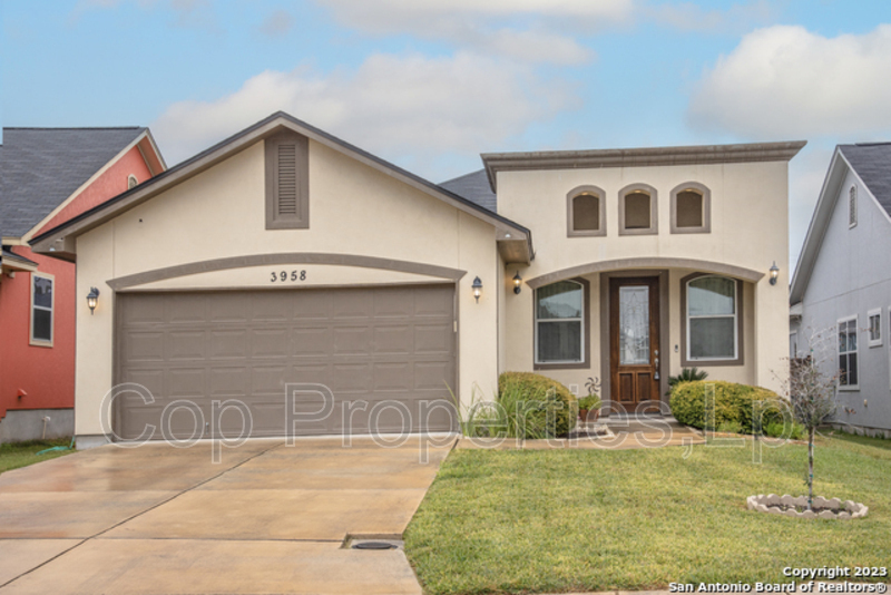 3958 Bacall Way in Converse, TX - Building Photo