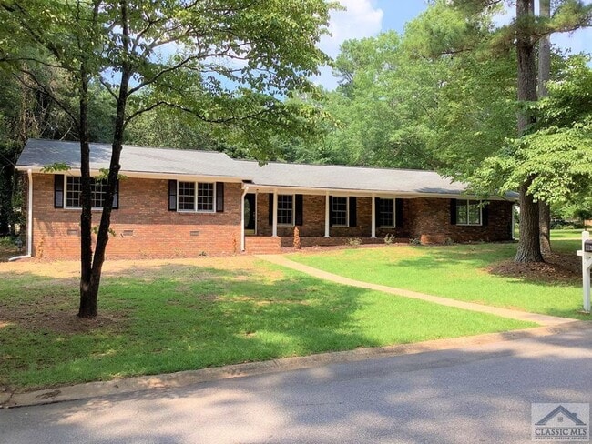 property at 225 Dunwoody Dr