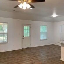 1406 W Sears St in Denison, TX - Building Photo - Building Photo