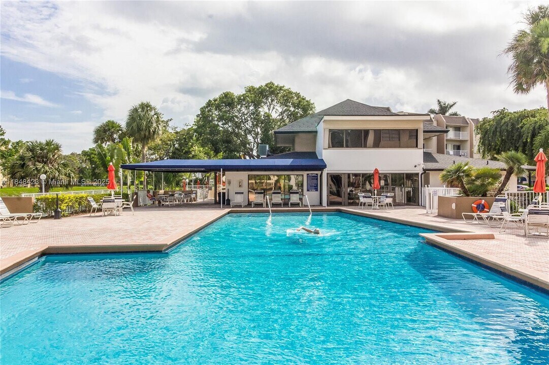 7765 SW 86th St in Miami, FL - Building Photo