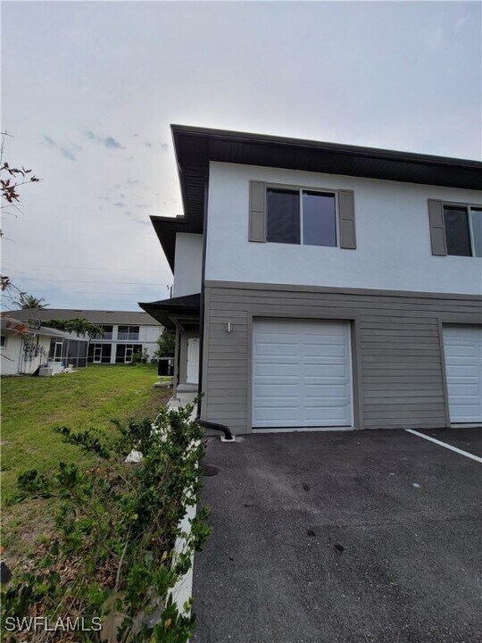 3517 SW Santa Barbara Pl in Cape Coral, FL - Building Photo