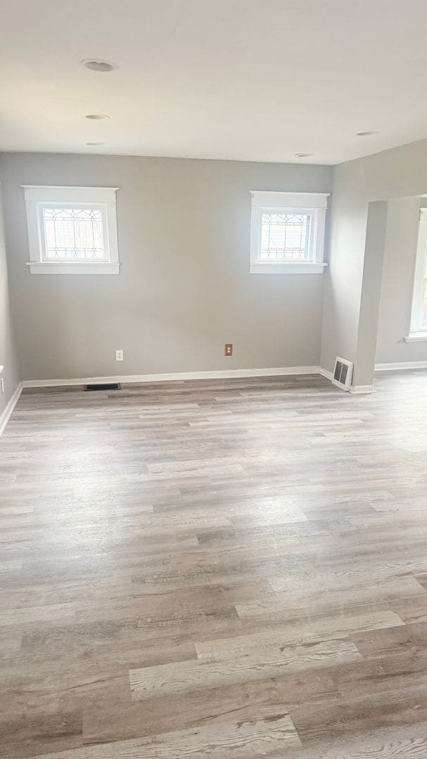 734 Meek St in Sharon, PA - Building Photo - Building Photo