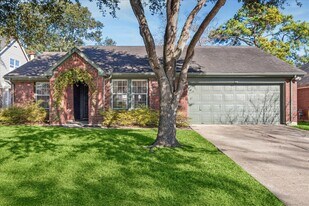 2824 Meadow Brook Ct in League City, TX - Building Photo