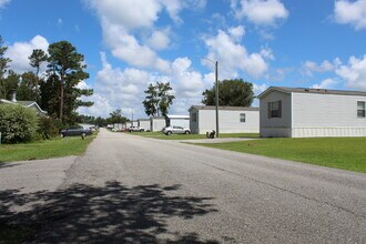 221 Riggs Rd in Hubert, NC - Building Photo - Building Photo