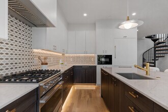 6 Claflin Rd, Unit 4 in Brookline, MA - Building Photo - Building Photo