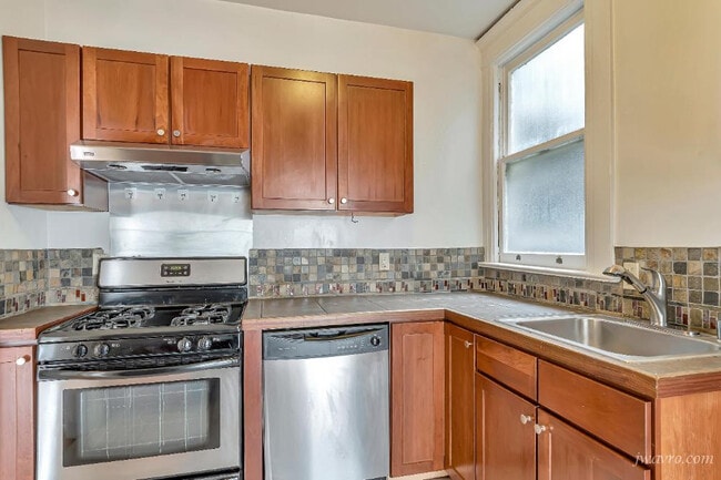 2420 Van Ness Ave in San Francisco, CA - Building Photo - Building Photo