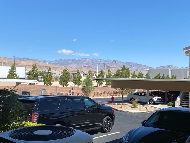 9330 W Maule Ave in Las Vegas, NV - Building Photo - Building Photo