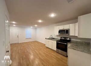 3034 W Salinas in San Antonio, TX - Building Photo - Building Photo