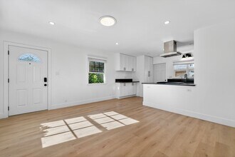 6009 W 85th Pl, Unit 6009 in Los Angeles, CA - Foto de edificio - Building Photo