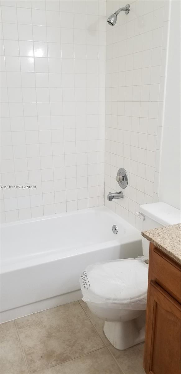 902 NE 209th St in Miami, FL - Building Photo - Building Photo