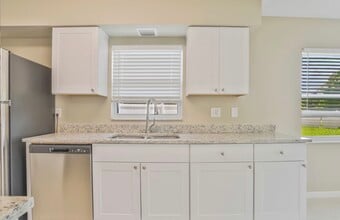 520 S Perry St in Lawrenceville, GA - Foto de edificio - Building Photo