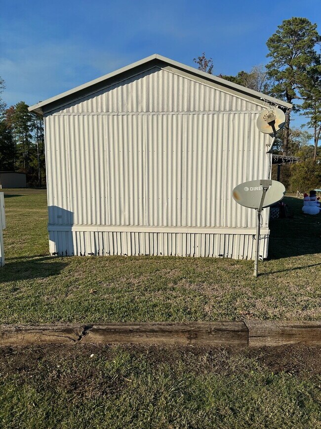 395 Yaupon St in Pineland, TX - Building Photo - Building Photo