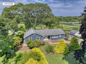 3 Bishop Ave in Westhampton, NY - Building Photo