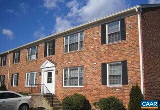 2422 Barracks Pl in Charlottesville, VA - Building Photo - Building Photo