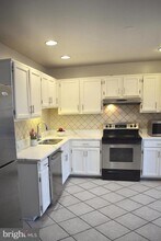 7051 Leewood Forest Dr in Springfield, VA - Building Photo - Building Photo