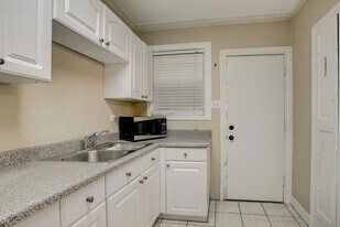 1935 Richmond Ave in Houston, TX - Building Photo