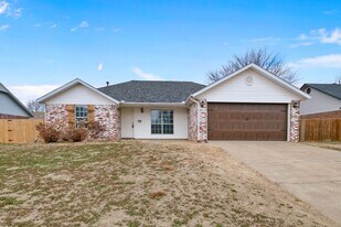 3752 Kenny Ln in Springdale, AR - Building Photo