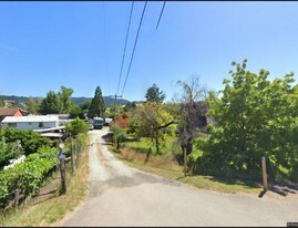 1218 NE Division St in Myrtle Creek, OR - Building Photo