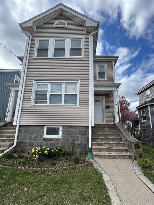 35 Leniston St in Boston, MA - Building Photo