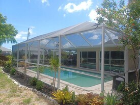 4233 SE 8th Pl in Cape Coral, FL - Building Photo
