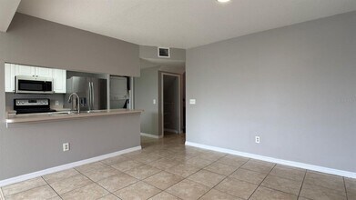 211 Caribbean Dr in Davenport, FL - Building Photo - Building Photo