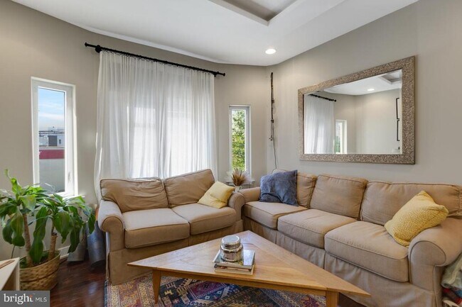 221 W Girard Ave in Philadelphia, PA - Building Photo - Building Photo