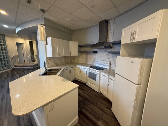 Concord Tower in Edmonton, AB - Building Photo - Building Photo