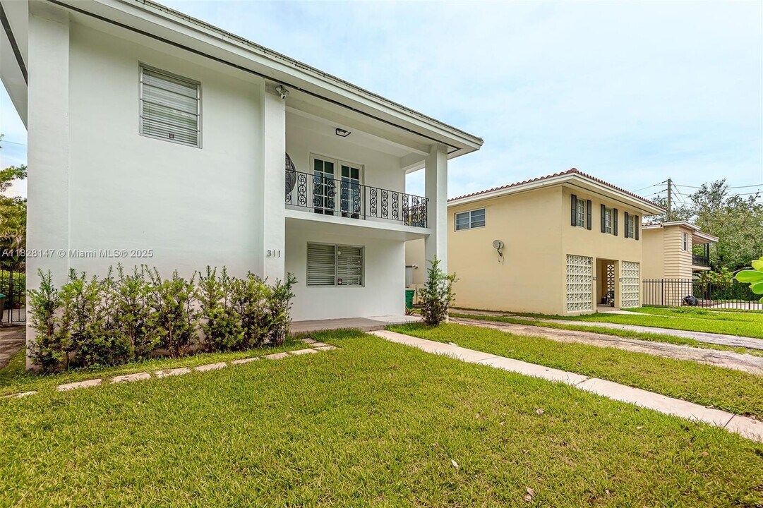 309 Bird Rd in Coral Gables, FL - Building Photo