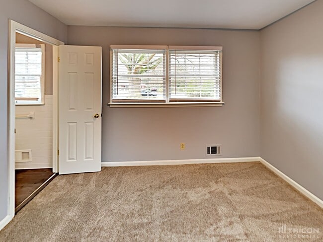 490 Rocky Creek Dr in Roswell, GA - Building Photo - Building Photo