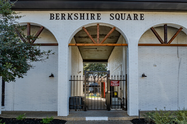 Berkshire Square in Dallas, TX - Building Photo - Building Photo