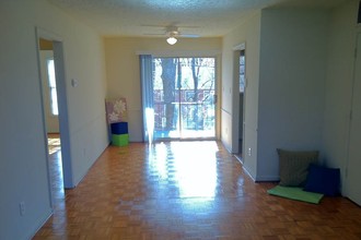 Berkshire and Barter Court Apartments in Charlottesville, VA - Foto de edificio - Interior Photo