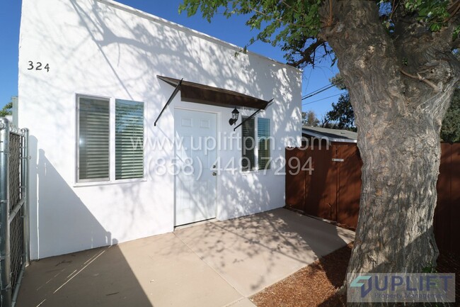 324-324 7th St in Ramona, CA - Foto de edificio - Building Photo
