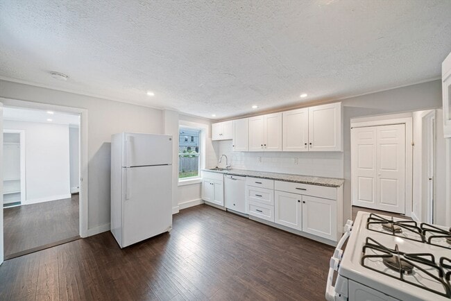148 Boylston St in Brookline, MA - Building Photo - Building Photo