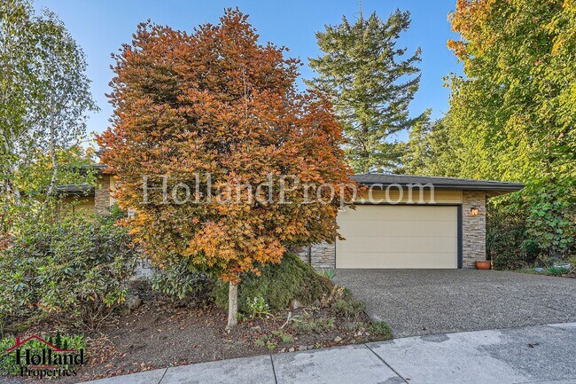 3000 NW Chapin Dr in Portland, OR - Building Photo - Building Photo