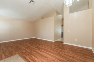 25806 Bloomsbury Ct in Land O Lakes, FL - Foto de edificio - Building Photo