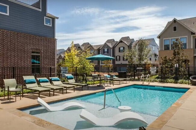 1035 Tea Olive Ln in Dallas, TX - Building Photo - Building Photo
