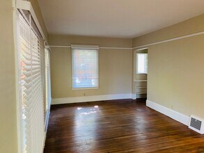 325 SE 27th Ave in Portland, OR - Building Photo - Building Photo