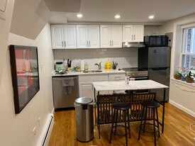 13 Anderson St, Unit 1B Apartamentos