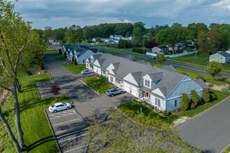 305-317 Folly Brook Blvd in Wethersfield, CT - Building Photo - Building Photo