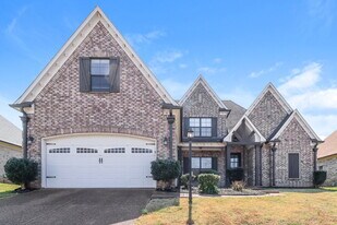 30 Whispering Creek Dr in Oakland, TN - Building Photo