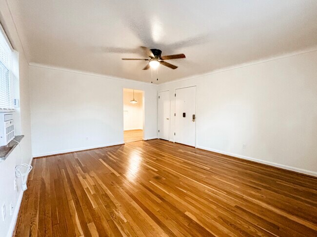 6114 Dryden Ave, Unit Apt. #1 in Cincinnati, OH - Foto de edificio - Building Photo