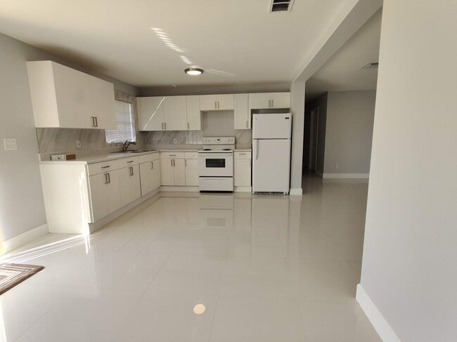 property at 1316 W 32nd St