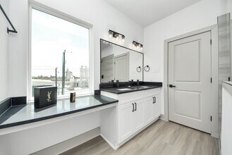 5321 Kindred Gdn Ln in Houston, TX - Building Photo - Building Photo