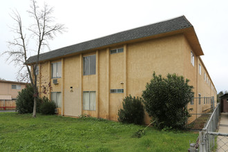 Range Apartments in Ramona, CA - Building Photo - Building Photo