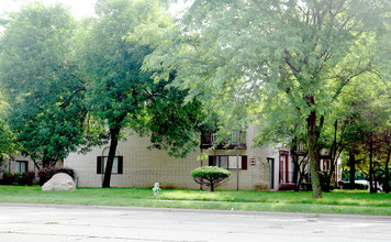 Courtyards Apartments in Indianapolis, IN - Building Photo - Building Photo